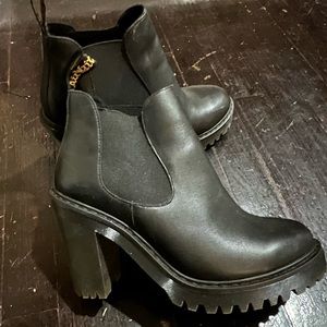 Dr. Martens Hurston Boot